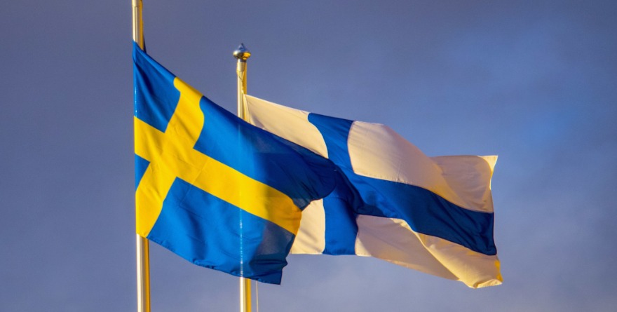 Flagi Szwecji i Finlandii